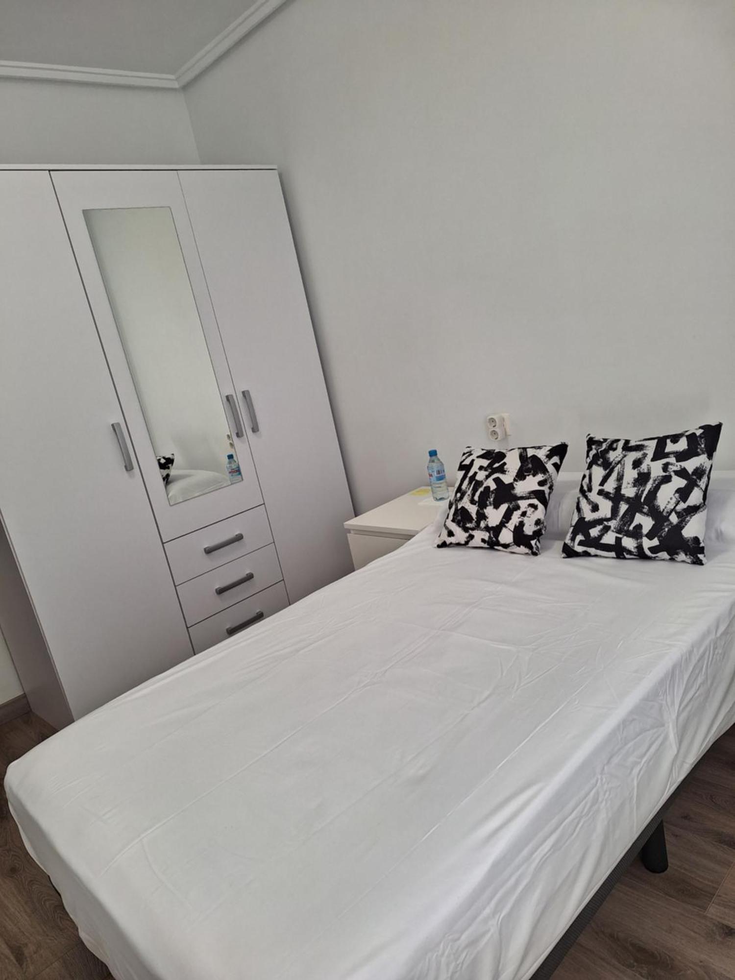 شقة Habitacion Individual فالنسيا المظهر الخارجي الصورة